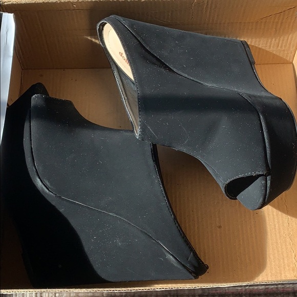 Shoe’s - Picture 6 of 6